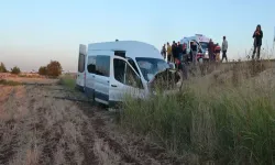 Minibüs ile otomobil çarpıştı: Yaralılar var!