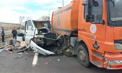 Motokaravan yol kenarındaki temizlik aracına çarptı: 1 ölü, 1 yaralı