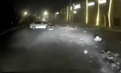 Şerit değiştiren otomobil motosiklete çarptı; sürücü ağır yaralandı