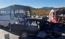 Otobüs ile otomobil çarpıştı: Ölü ve yaralılar var