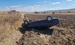 Yoldan çıkan otomobil tarlaya takla atarak düştü 4 kişi yaralandı