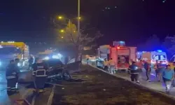 Kaldırıma çarpan otomobil alev aldı: 46 yaşındaki adam hayatını kaybetti