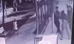 Fotoğraf sorusu kanlı bitti: Parkta oturan gençlere bıçaklı saldırı!