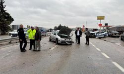 Polis aracıyla otomobil çarpıştı: 1’i polis 3 yaralı!