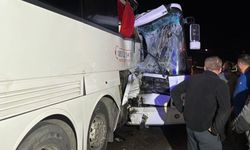 Servis otobüsü yolcu otobüsüne çarptı: Yaralılar var!
