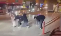 Sıra dışı bir yaya geçidi görüntüsü: 4 arkadaş birdirbir oynayarak yol geçti