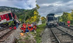 Slovakya’da iki tren çarpıştı: Çok fazla yaralı ve enkaz altında kalanlar var