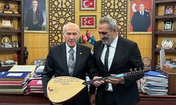 Yavuz Bingöl’den Devlet Bahçeli’ye anlamlı ziyaret: Bağlamasını hediye etti