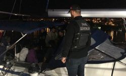 Yelkenli tekneyle kaçak göçmen operasyonu: 102 kişi yakalandı!