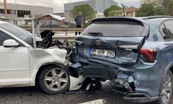 Beş araçlı zincirleme kazada 1’i çocuk 5 kişi yaralandı