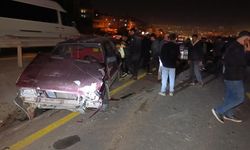 4 araç birbirine girdi, yaralılar hastaneye kaldırıldı: Yol trafiğe kapandı