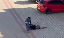 Annesiyle gönül ilişkisi olduğunu düşündüğü adamı bıçaklayarak öldürdü