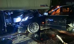 Lüks otomobil tıra çarptı: 2.53 promil alkollü sürücü hayatını kaybetti