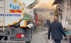 Alevler hızla yayıldı: Evler ve ahır kül oldu!