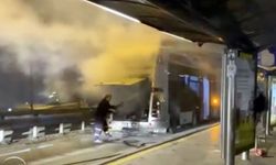 Metrobüste yangın paniği! Yolcular son anda kurtuldu