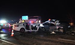 Feci kaza! İki otomobil çarpıştı, 2 ölü, 2'si ağır 6 yaralı!