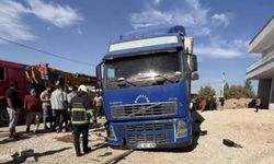 Feci kaza: Lastik değiştirmek isteyen tır şoförü aracının altında kaldı