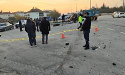 Feci kaza: Traktörle çarpışan otomobil savrularak yayaya çarptı; 1 ölü, 2 yaralı