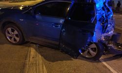 Otomobil ile tır çarpıştı: Yolcu hayatını kaybetti, sürücü yaralandı