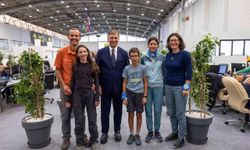 Fransa'dan yola çıkan gezgin aile, Başkan Tugay'ı ziyaret etti