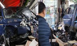 Güney Kore'de pikap dükkana daldı: Ölü ve yaralılar var