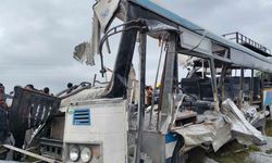 Hindistan'da yolcu otobüsü ile kamyon çarpıştı: 20 kişi öldü, 40'tan fazla yaralı var