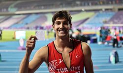 İzmirli Milli Atlet İsmail Nezir’den anlamlı madalya