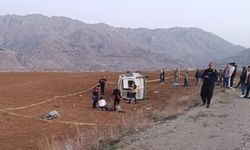 İnşaat işçilerini taşıyan minibüs takla attı: 2 ölü, 7 yaralı