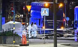 İsveç'te otobüs durağa daldı: Ölü ve yaralılar var