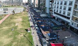 İzmir'de 350 metrelik dev posterle "Ata’ya Saygı Yürüyüşü"
