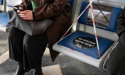 İzmir'de "boş koltuk"lu 25 Kasım mesajı