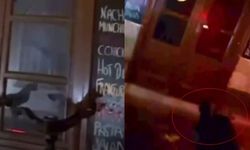 İzmir'de eğlence mekanına silahlı saldırı kamerada