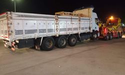 Kamyon ile çekicinin çarpıştığı kazada 1 kişi hayatını kaybetti