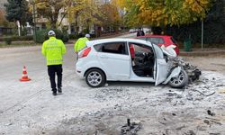 Kamyona çarpan otomobilin 70 yaşındaki sürücüsü hayatını kaybetti