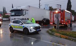 Otomobil tırın altında kaldı: Karı koca hayatını kaybetti