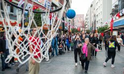 Karşıyaka sokaklarında basketbol coşkusu