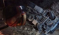 Kontrolden çıkan tır devrildi: Sürücü yaşamını yitirdi