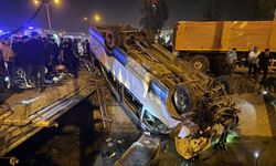 Korkutan kaza: Minibüs ve otomobil çarpıştı, 10 yaralı!