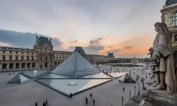 Louvre Müzesi soyguncusu sosyal medya fenomeni çıktı