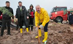 Menemen'de fidanlar geleceğe umutla dikildi