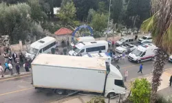 Midibüsle kamyon çarpıştı: 22'si öğrenci, 23 yaralı