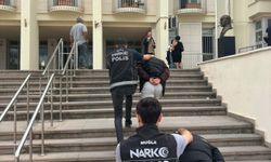 Otel odasına narkotik operasyonu: 56 bin TL ve yüklü miktarda madde ele geçirildi!