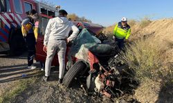 Otomobille kamyonun çarpıştığı kazada 1 kişi hayatını kaybetti