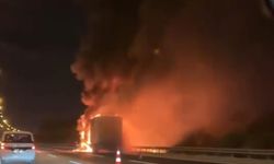 Otoyolda dehşet anları: Seyir halindeki tır alev topuna döndü!