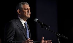 Özgür Özel, CHP Kurultayı’nda yeniden genel başkanlığa seçildi