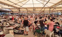 İzmir Karşıyaka'da Bostanlı Pazaryeri elektrik arızasına rağmen açılacak