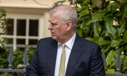 Prens unvanını kaybeden Andrew’e bir darbe daha