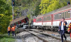 Slovakya'da 2 yolcu treni çarpıştı: Çok sayıda yaralı var!