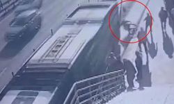 Tekerlekli sandalyeyle metrobüs yoluna düşen yolcu öldü