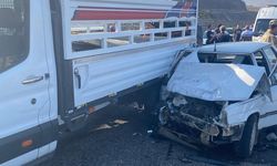 Otomobil ile kamyonet çarpıştı: 1 ölü, 3 yaralı